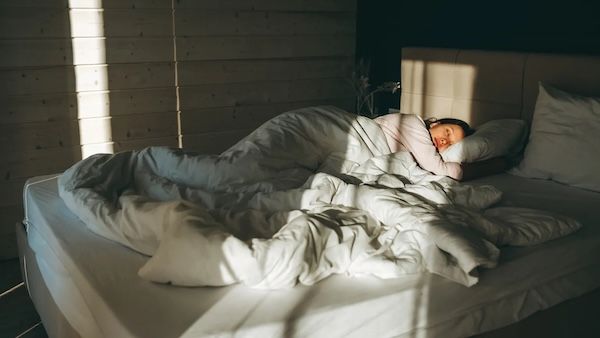 The best sleep position, according to science | Popular Science