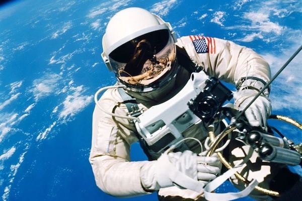 Humans in space: Are astronauts obsolete? | New Atlas