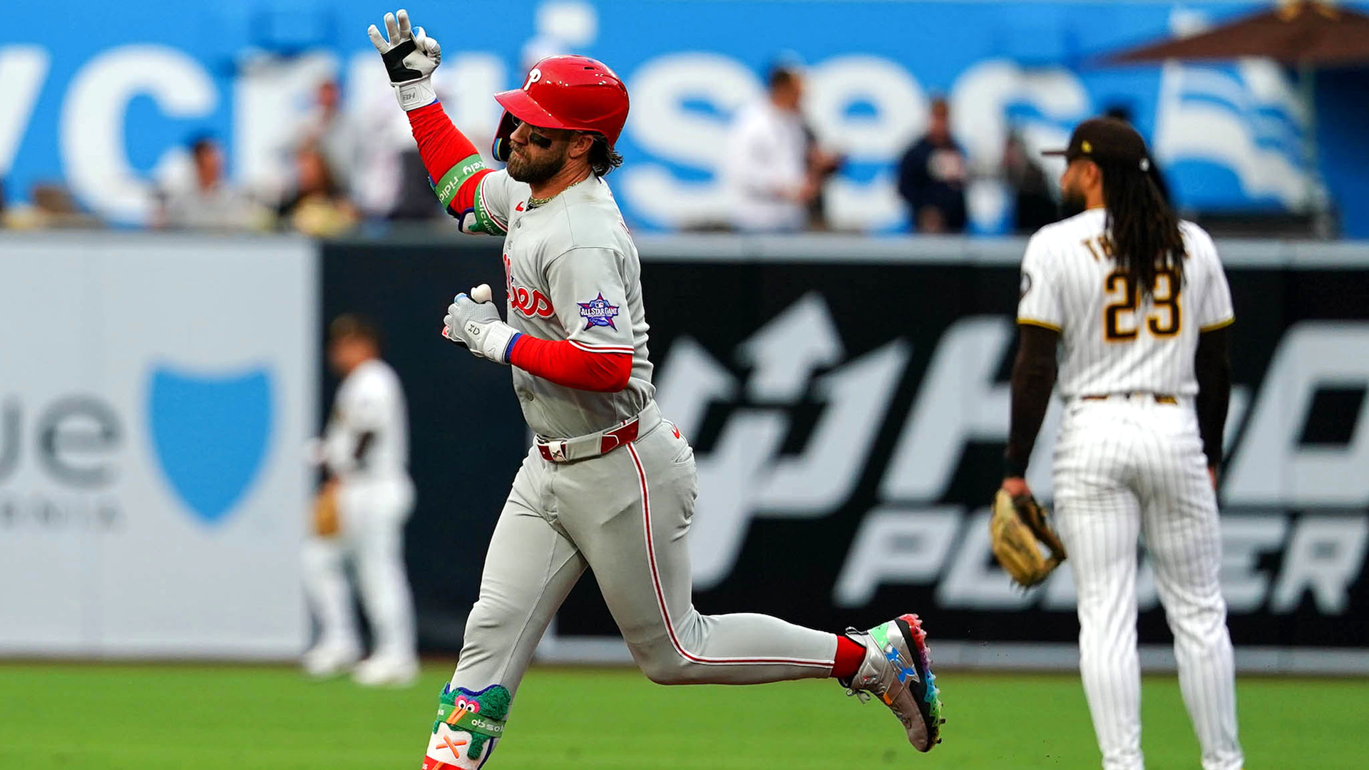 Bryce Harper homers vs. Padres