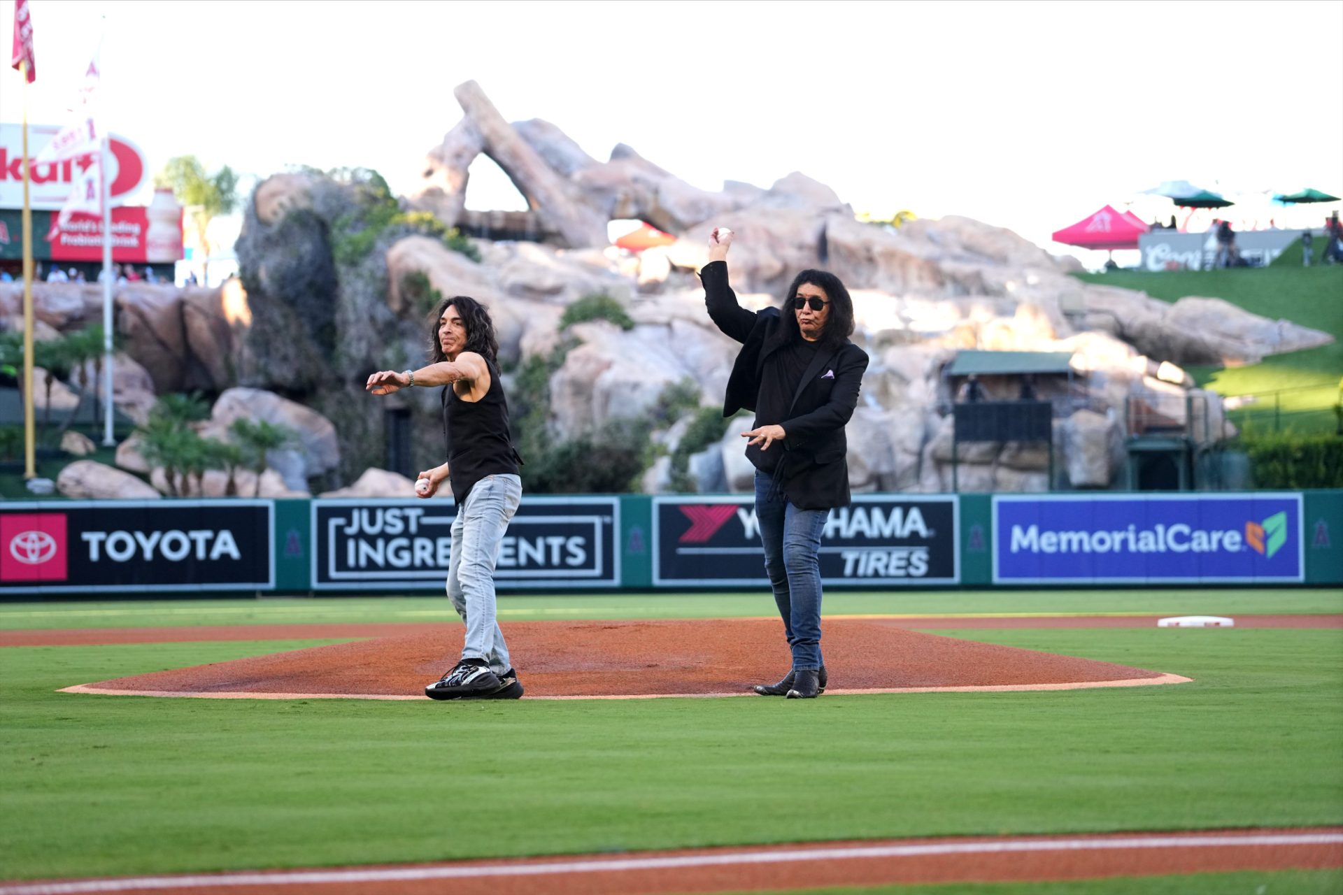 Paul Stanley and Gene Simmons throw out first pitches