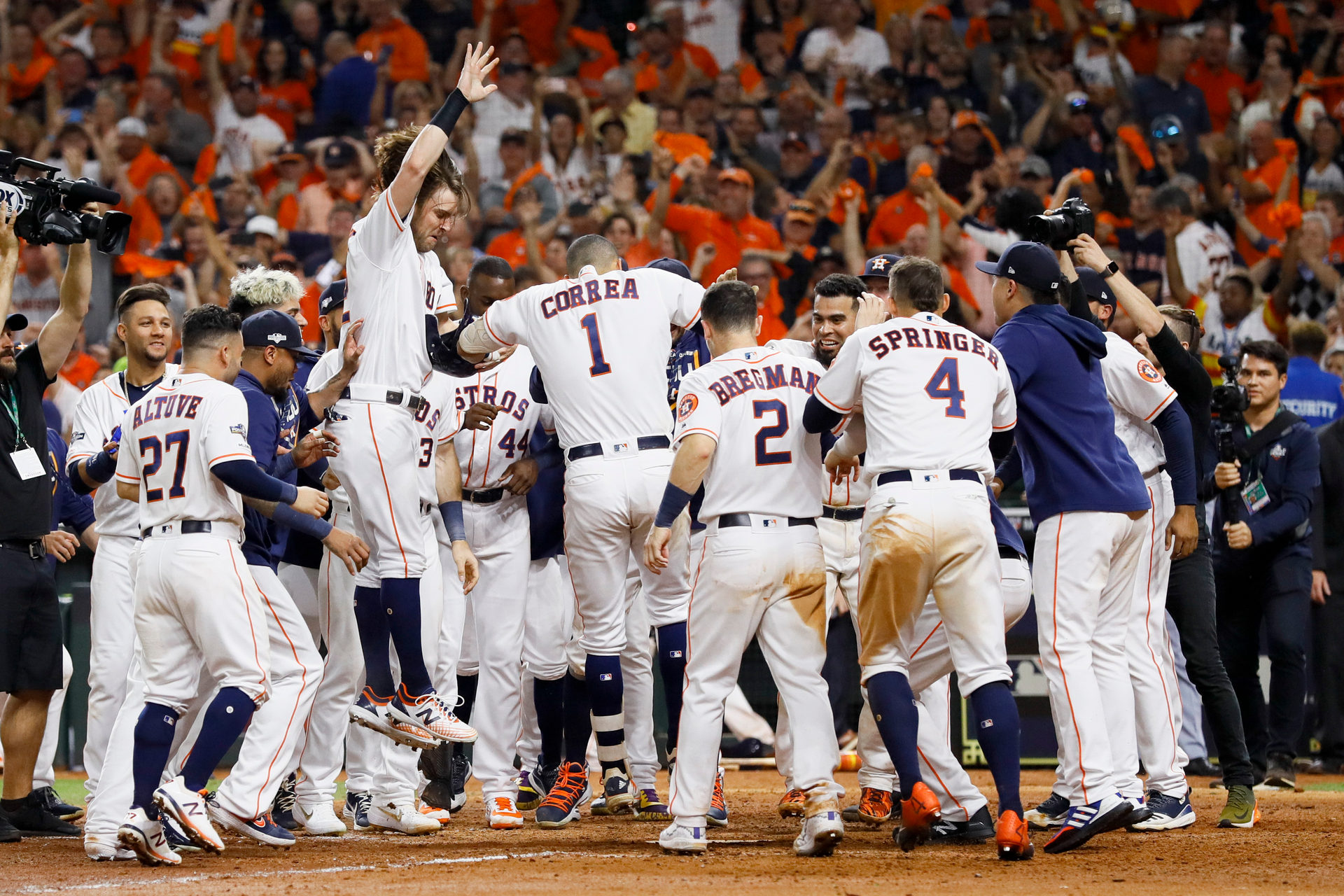 Astros celebrate Carlos Correa's walk-off HR