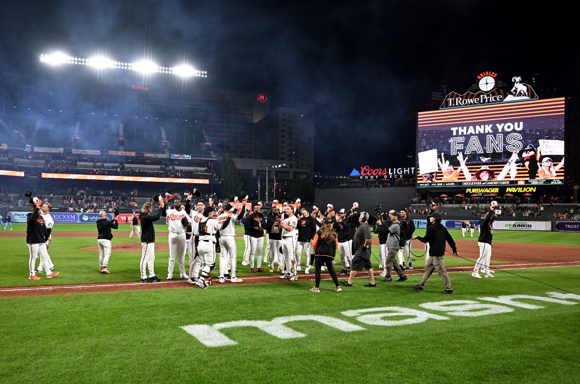 Orioles thank fans after final home game of 2026