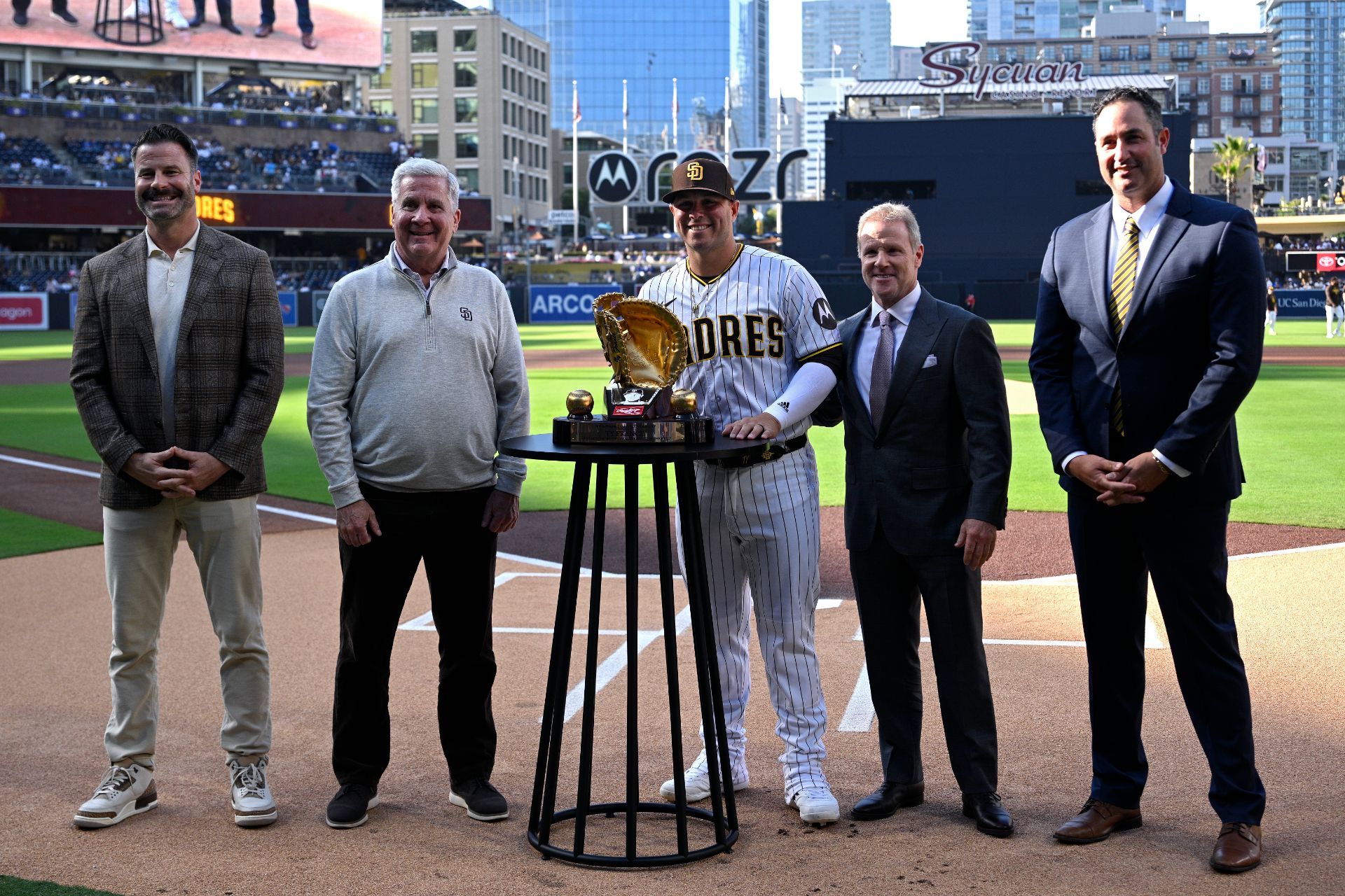 Ty France gets his Gold Glove