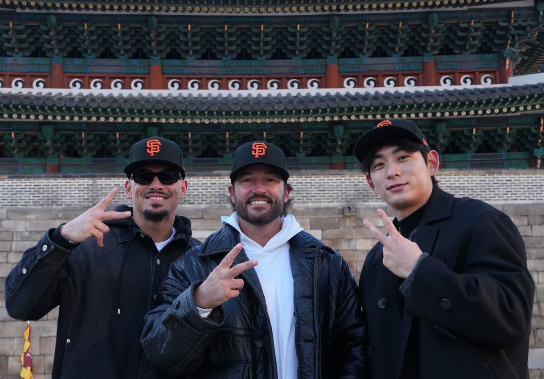 From L to R: Willy Adames, Tony Vitello, Jung Hoo Lee