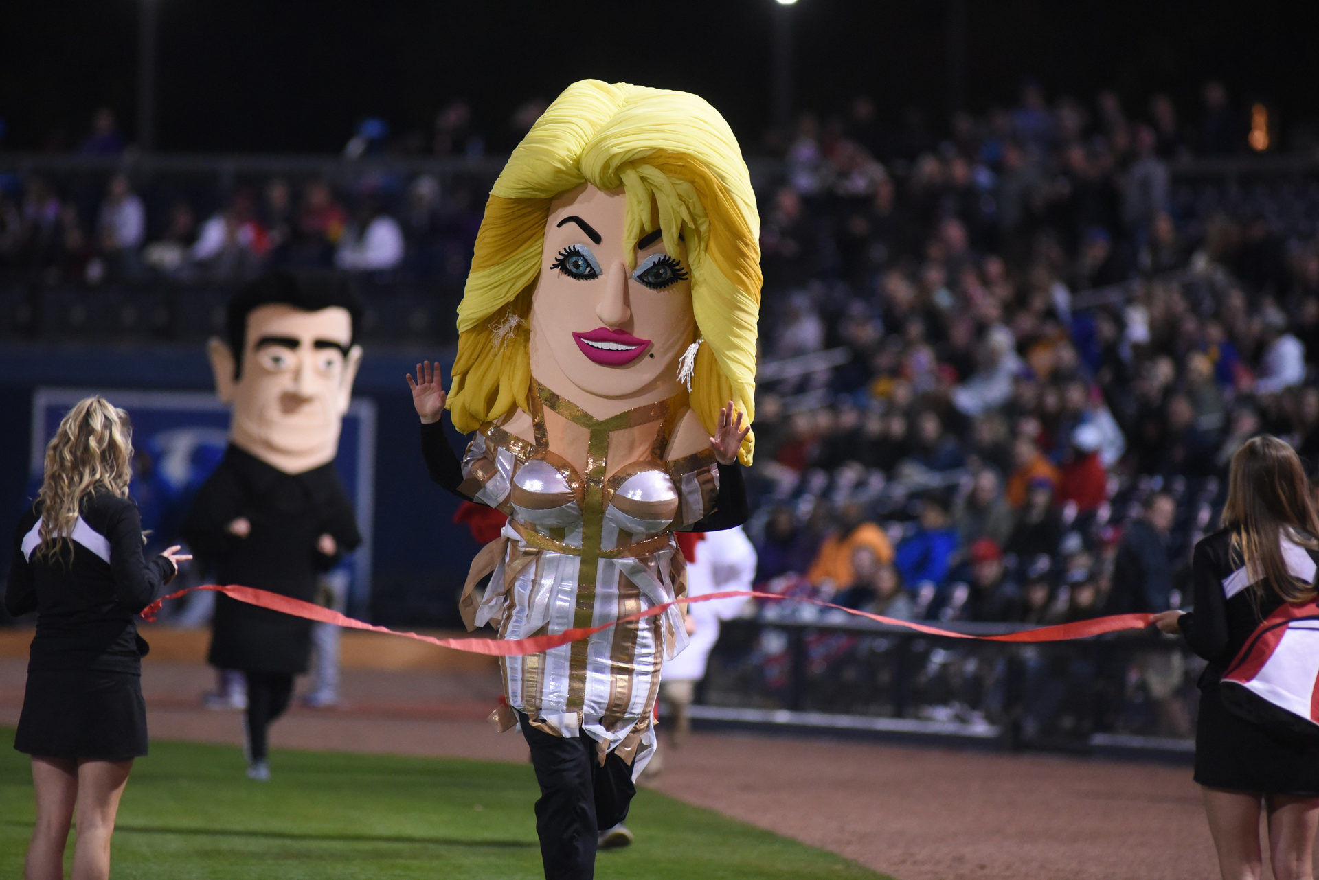 Dolly in Nashville's race