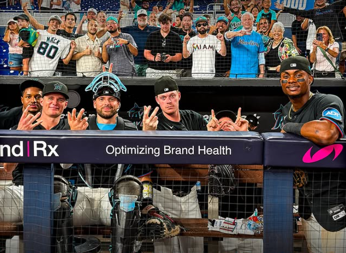Marlins pose for team photo