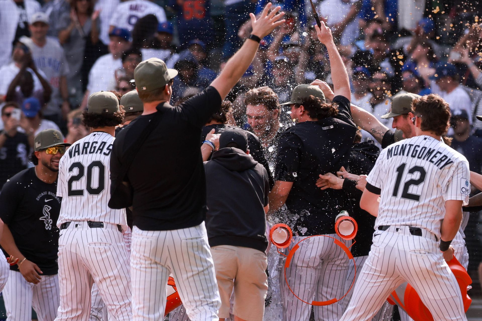 White Sox celebrate walk-off win over Cubs