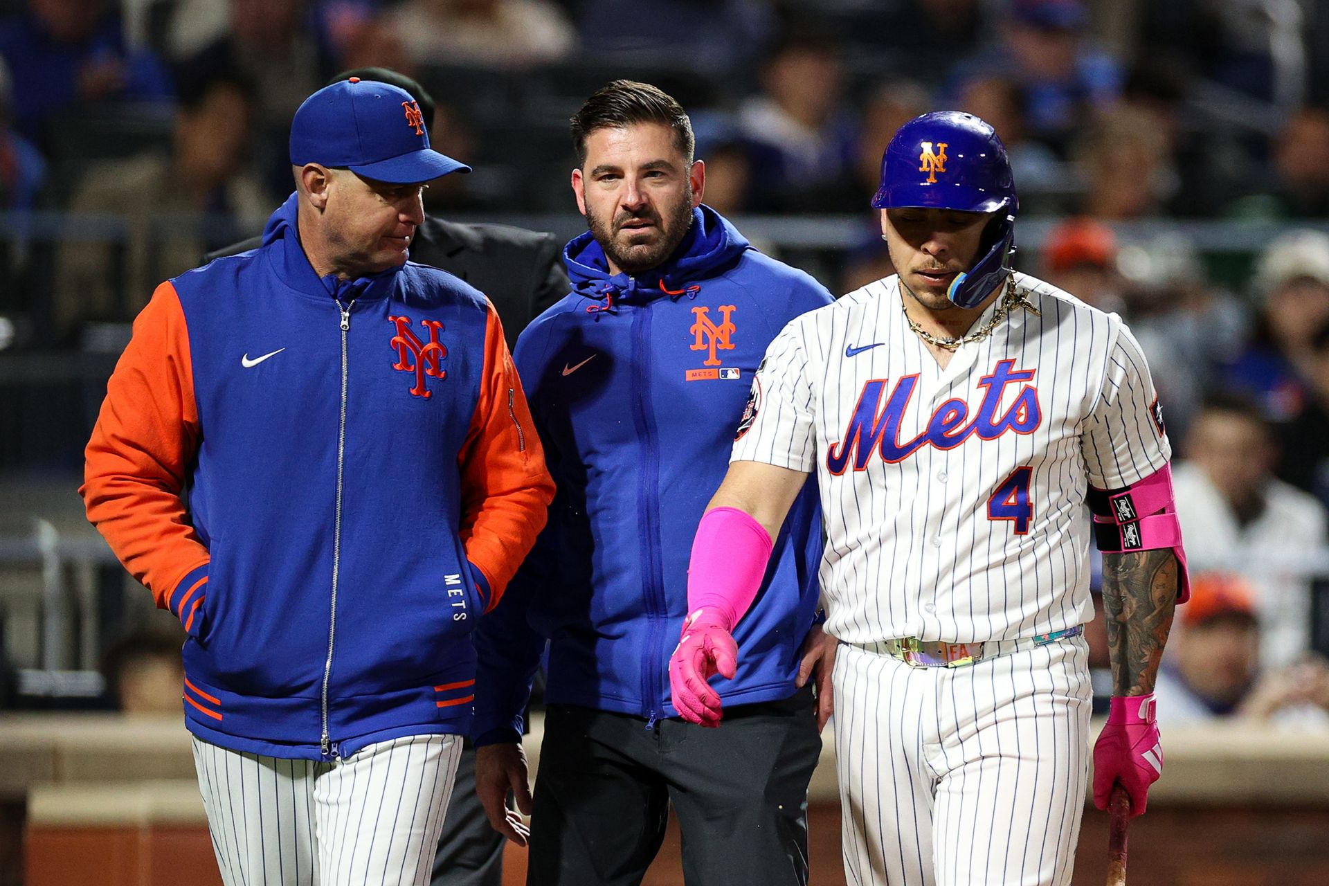 Carlos Mendoza walking off the field with Francisco Alvarez