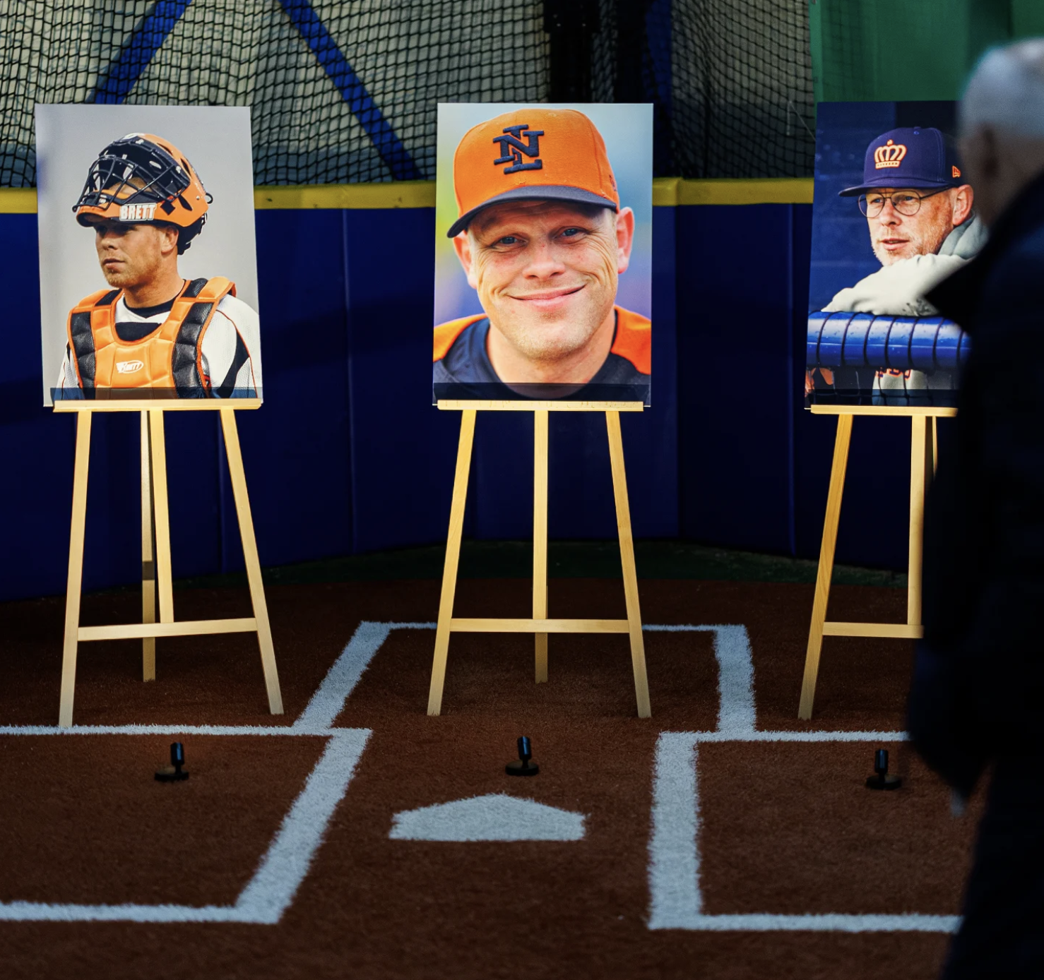 Photo from the memorial for Sidney de Jong. Click photo to view post by @HonkbalSoftbalNL.