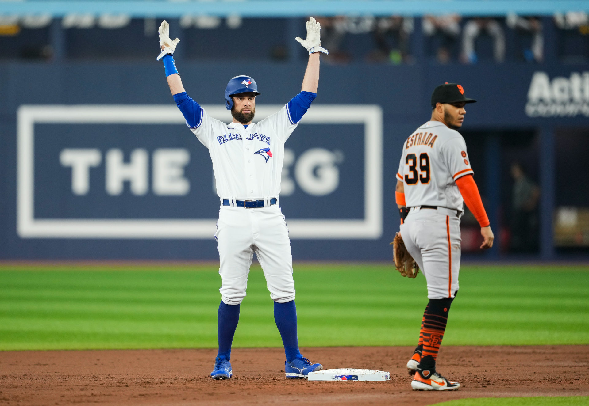 From L to R: Brandon Belt, Thairo Estrada