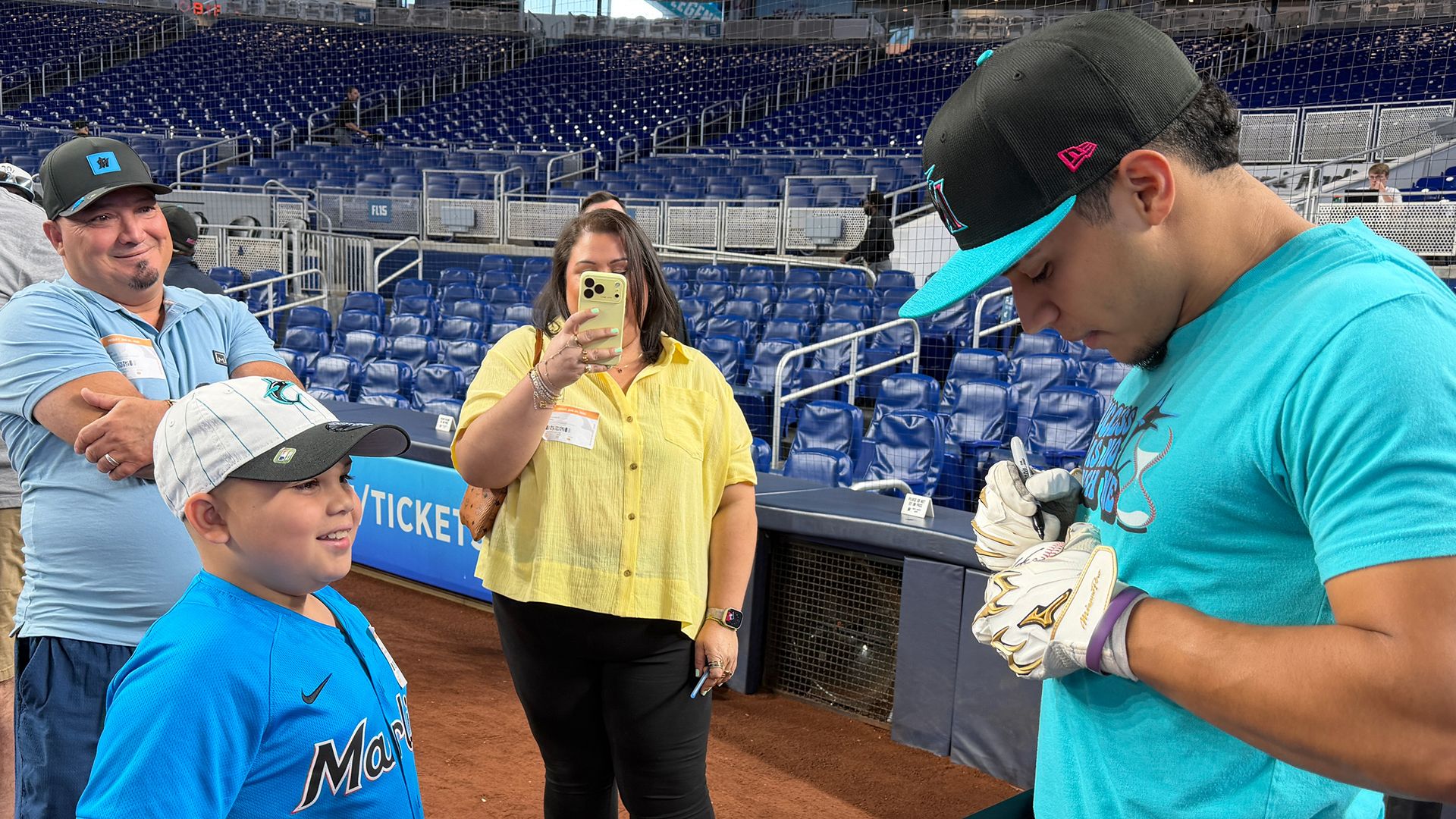 Javier Sanoja meets young fan Noah Rodriguez