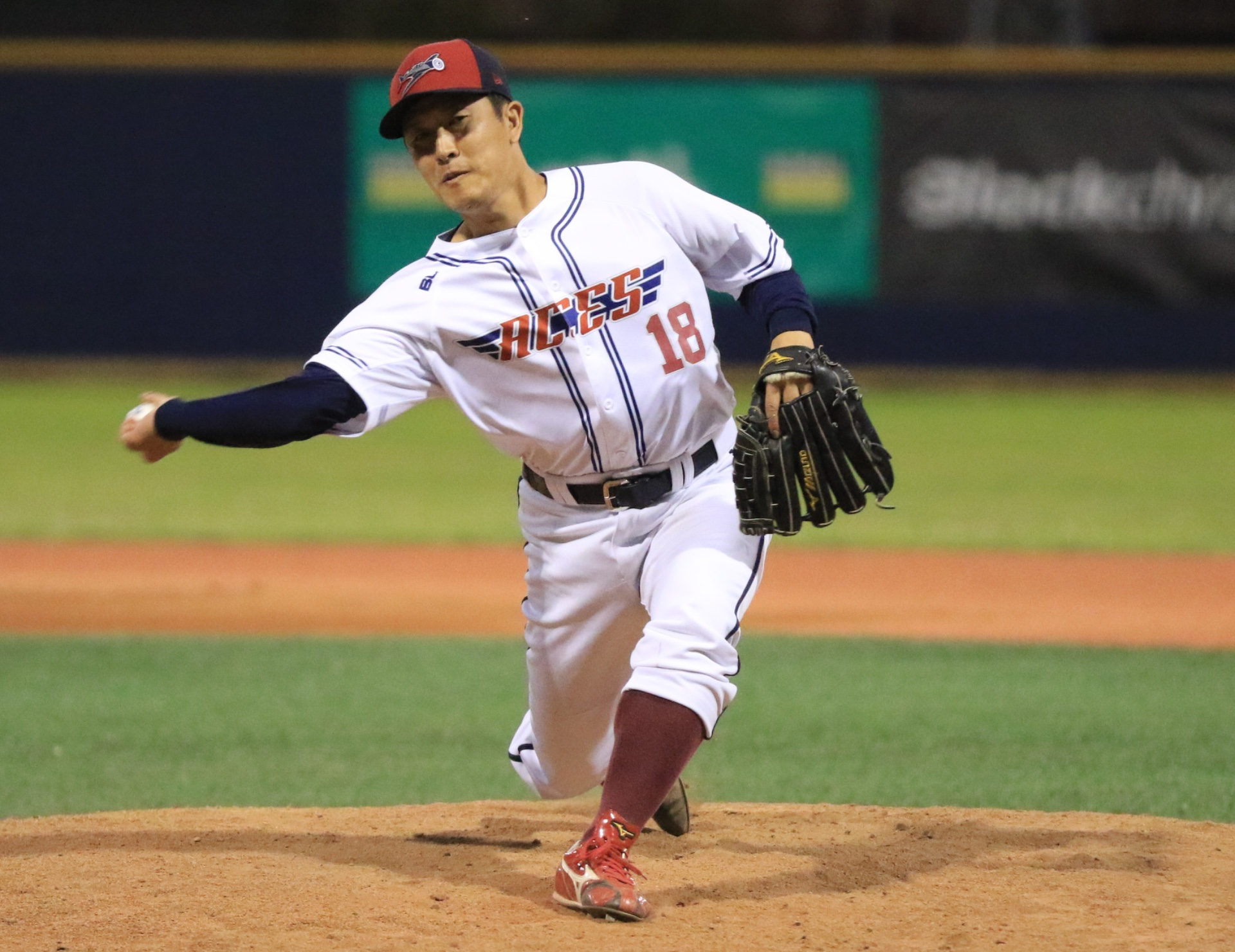 Kim didn't just pitch in America and Korea: He also pitched for the Melbourne Aces, then of the Australian Baseball League, in 2018.