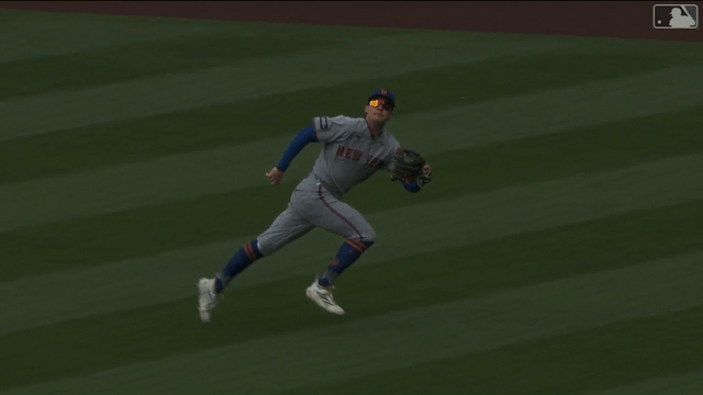 An animated gif of Mets right fielder Carson Benge making a diving catch