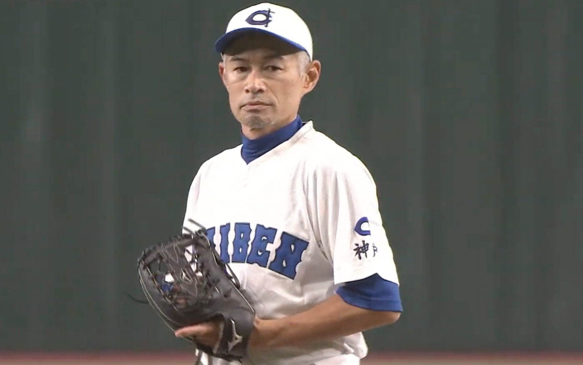 52-year-old Ichiro pitching