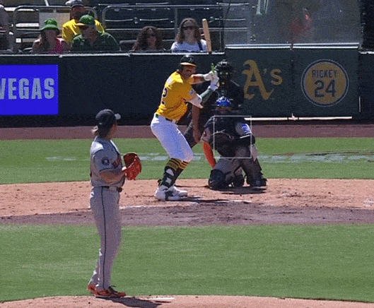 An animated GIF of Tatsuya Imai's wrong-way slider