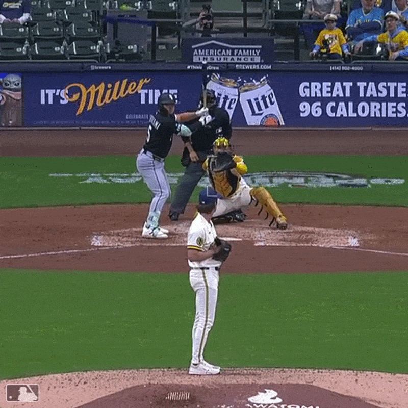 An animated GIF of Munetaka Murakami's first MLB home run