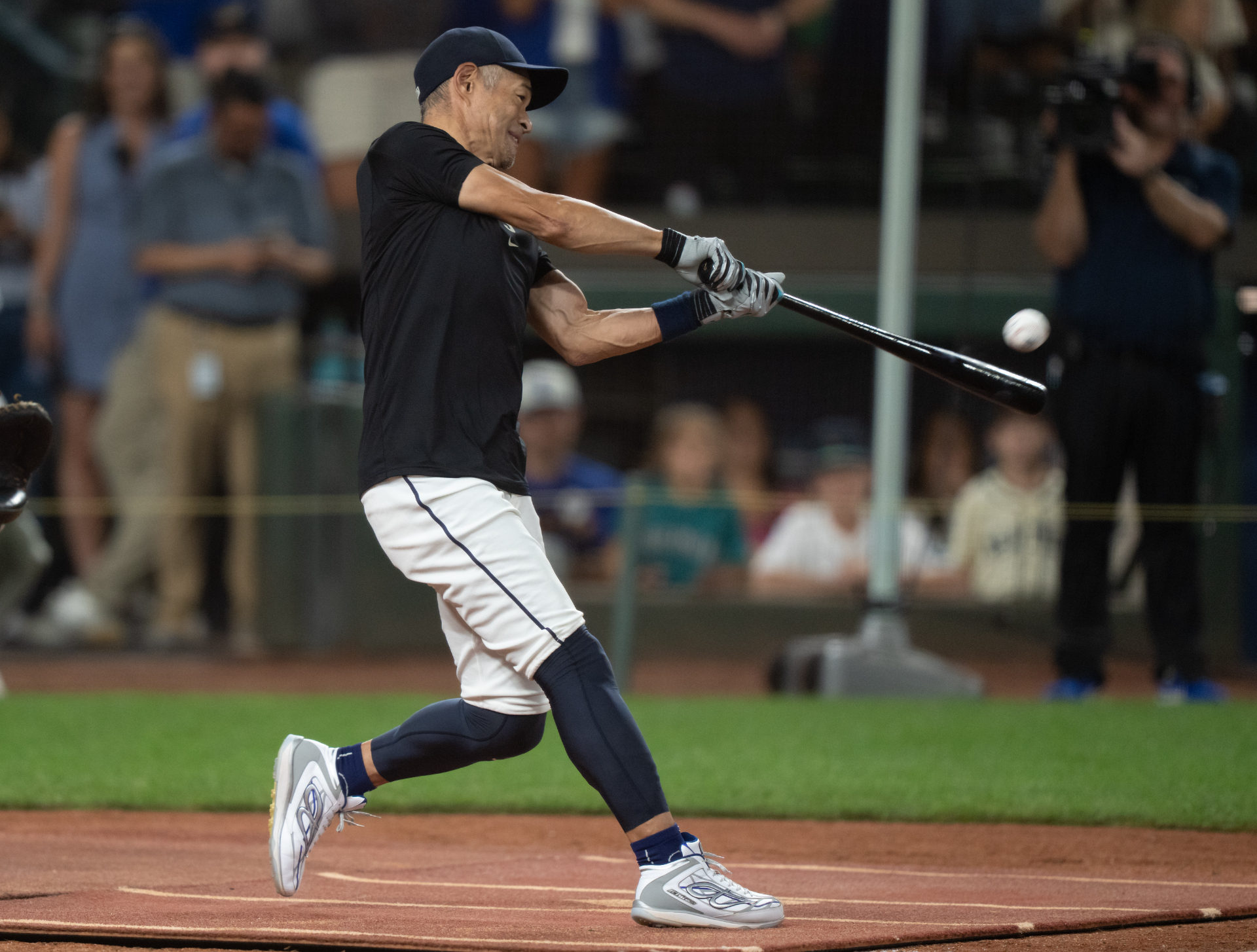 Ichiro at Mariners Alumni Home Run Derby