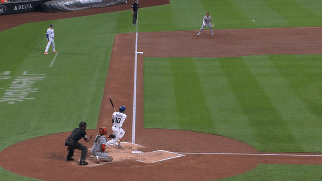 An animated gif of Reds shortstop Elly De La Cruz making a diving catch